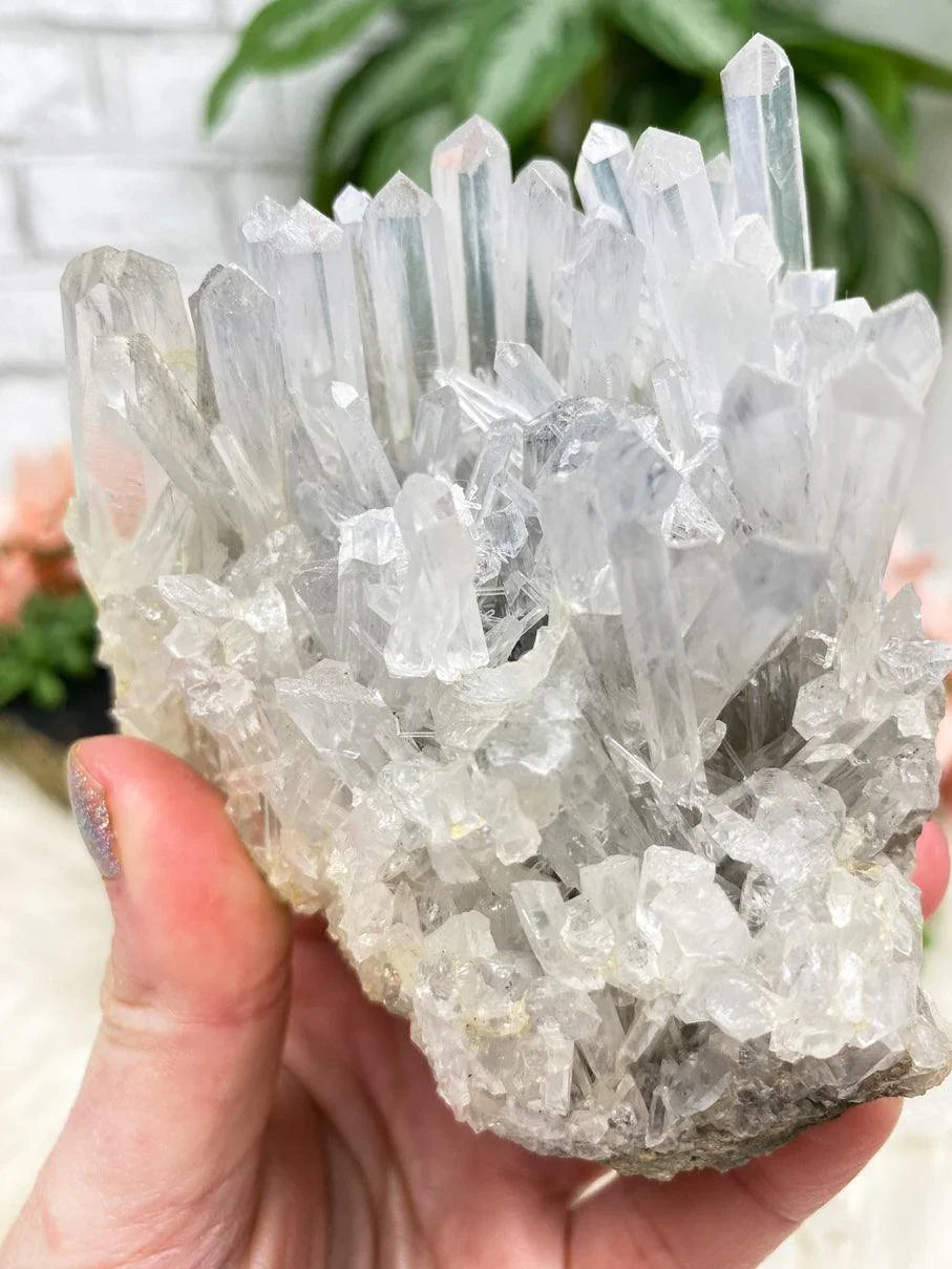gray-colombian-quartz-cluster