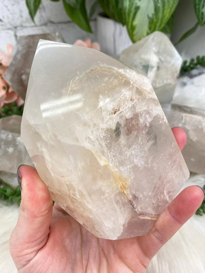 gray-lithium-iron-quartz-point