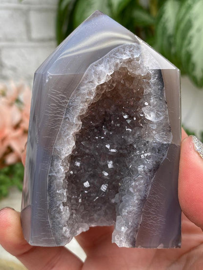 gray-quartz-open-agate-point