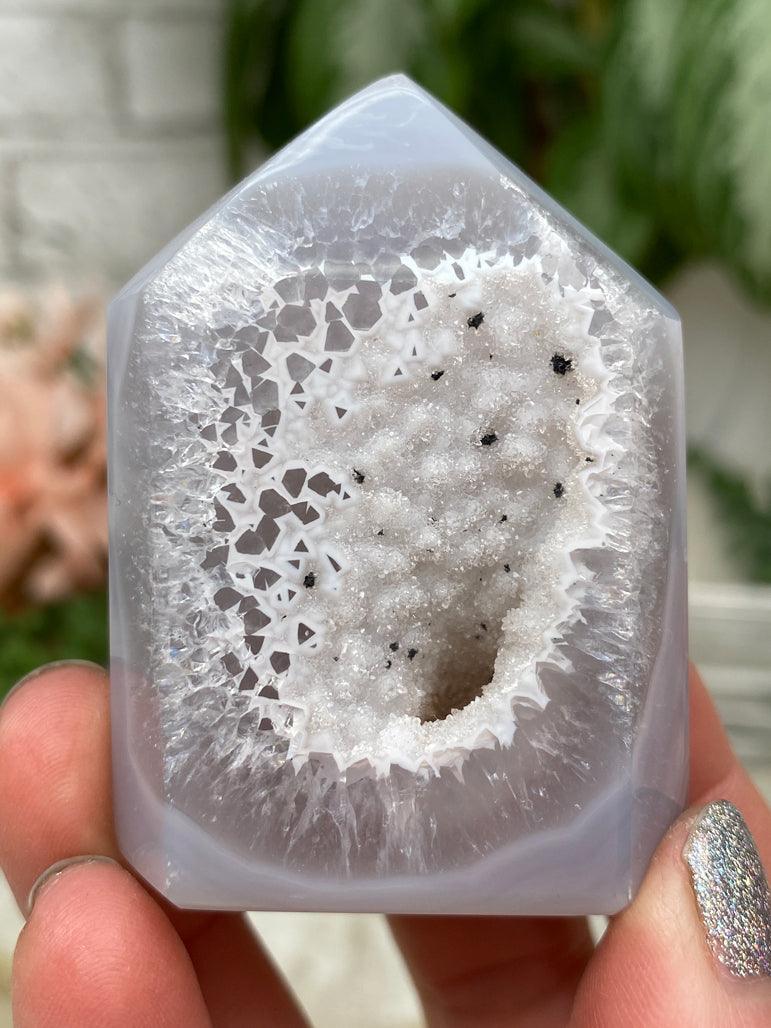 gray-white-druzy-agate-point