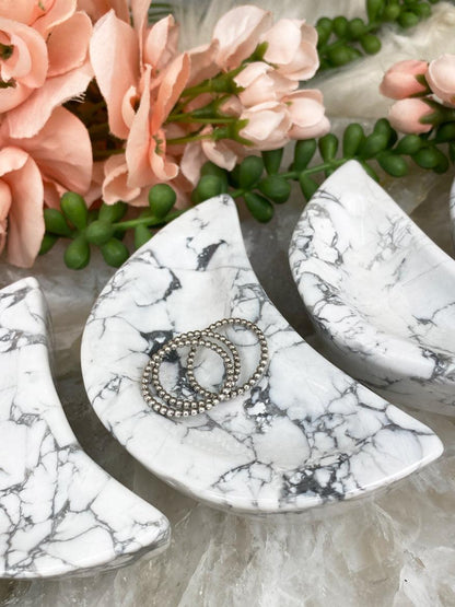 howlite-moon-ring-trays