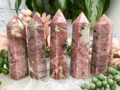 pink-calcite-green-serpentine-points