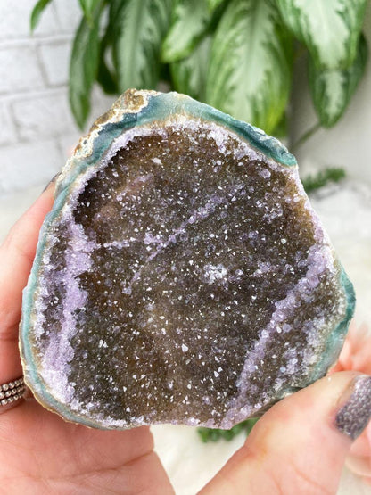 purple-lines-with-green-banding-on-yellow-amethyst