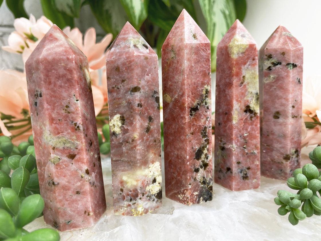    salmon-pink-calcite-points-serpentine