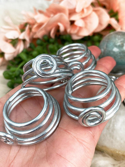 silver-metal-spring-sphere-stand