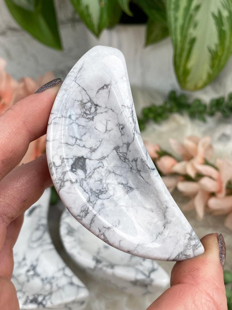 small-howlite-moon-dish