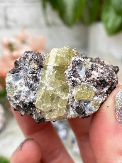 small-yellow-green-apatite-matrix