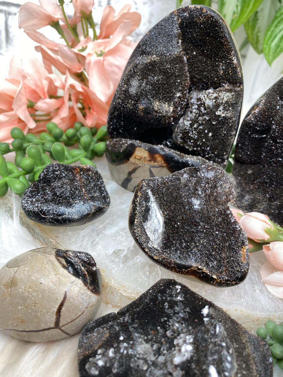 standing-septarian-egg-and-pieces