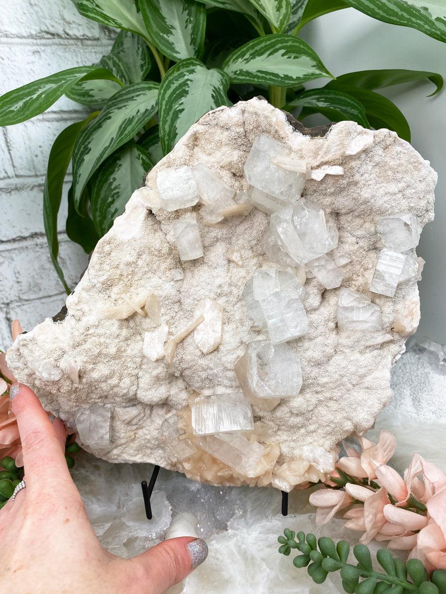 stilbite-apophyllite-on-mordenite