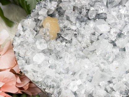 stilbite-on-apophyllite-geode