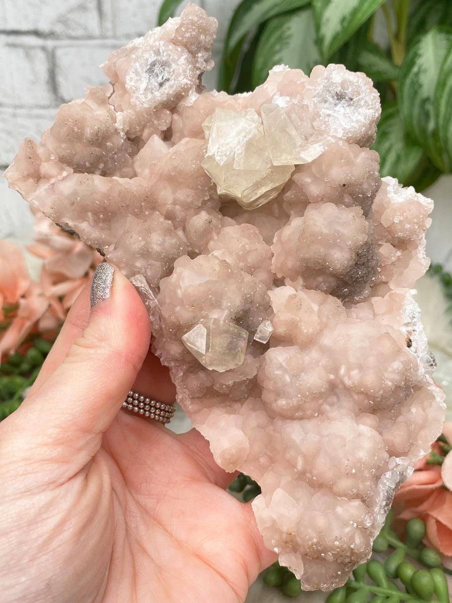 twin-calcite-on-pink-datolite