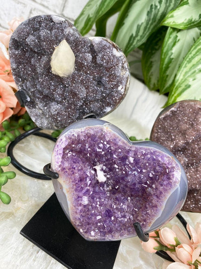 uruguayan-amethyst-hearts-on-stands