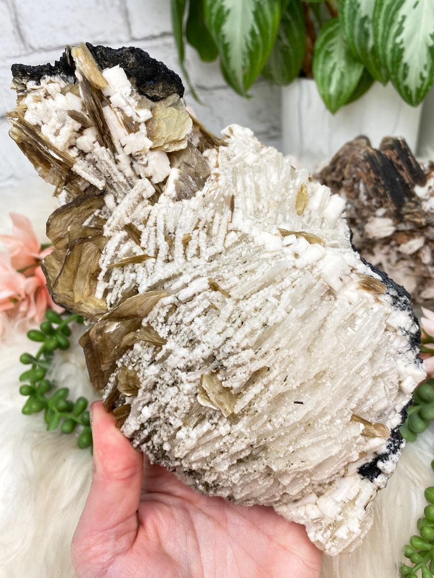 white-albite-yellow-mica-tourmaline