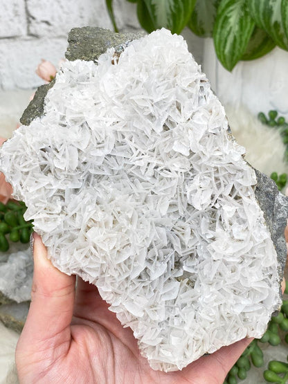 white-bladed-calcite
