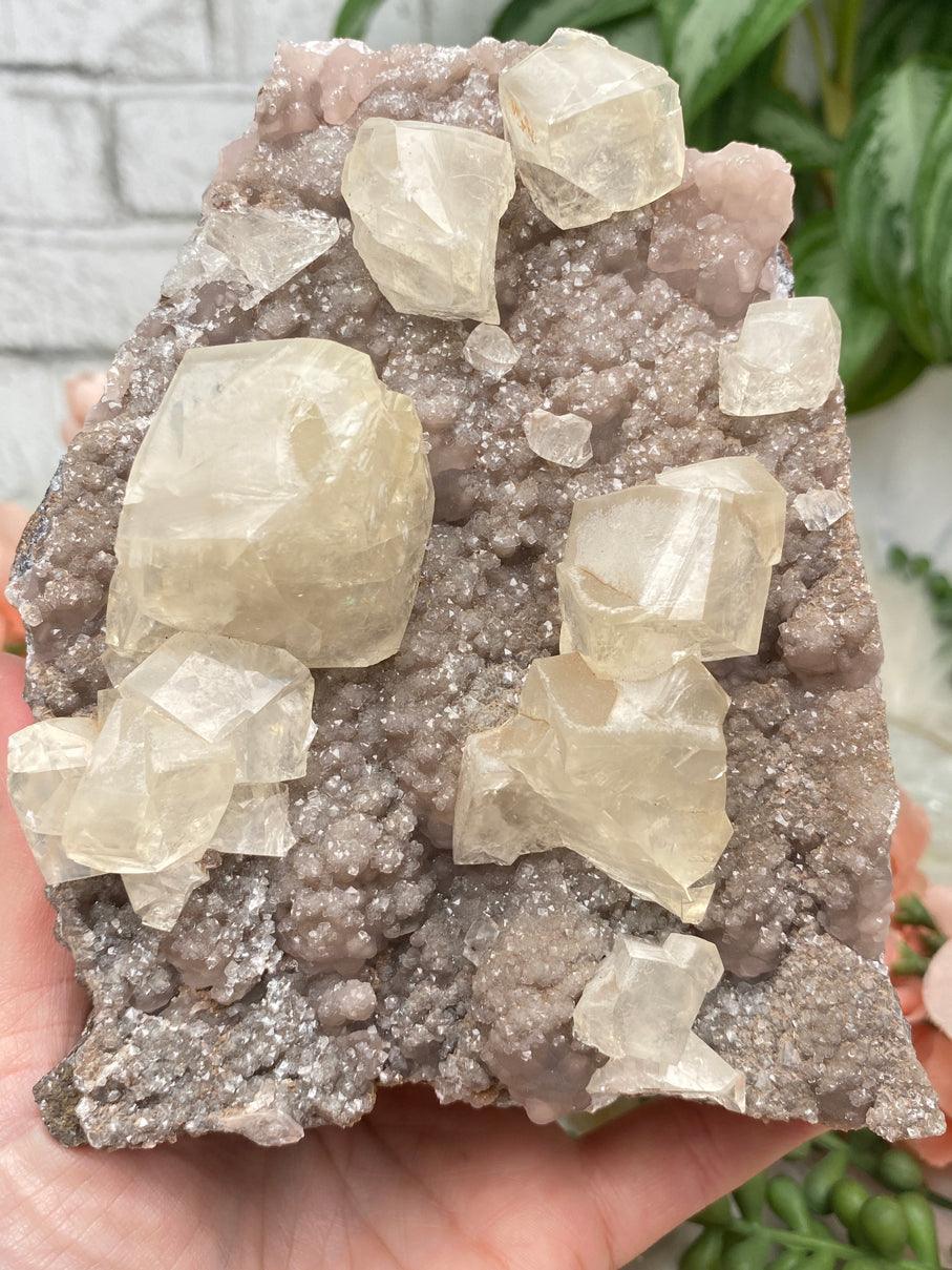 yellow-twin-calcite-on-light-pink-datolite